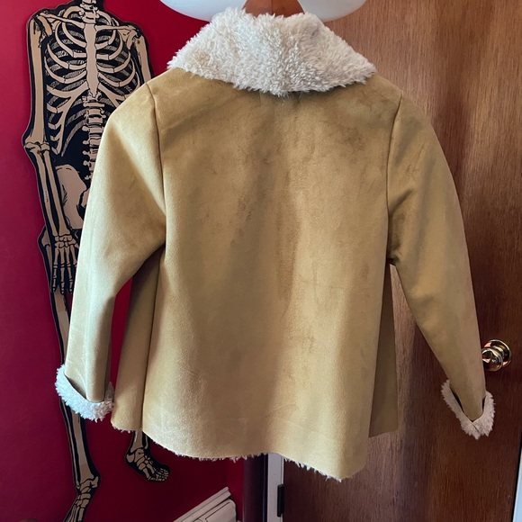 Stylish Tan Shearling and Suede Jacket - Picture 2 of 10